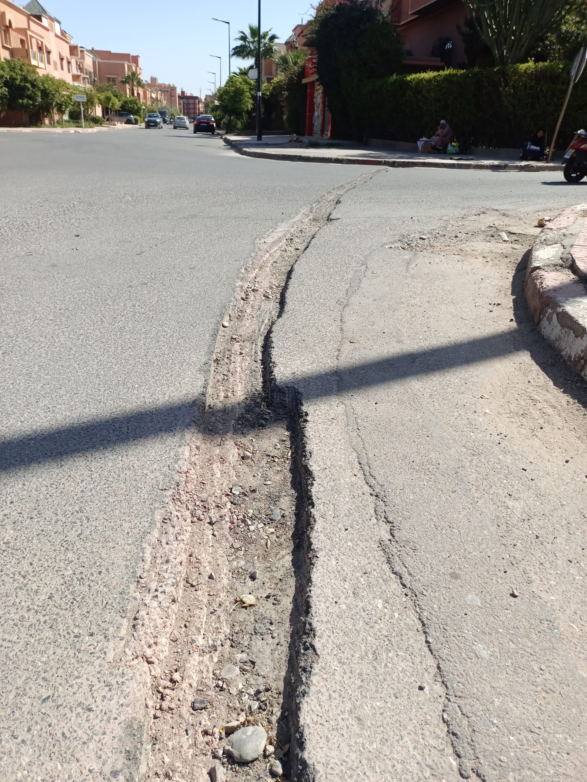 شركات خاصة تحفر طرقات في مراكش وتختفي